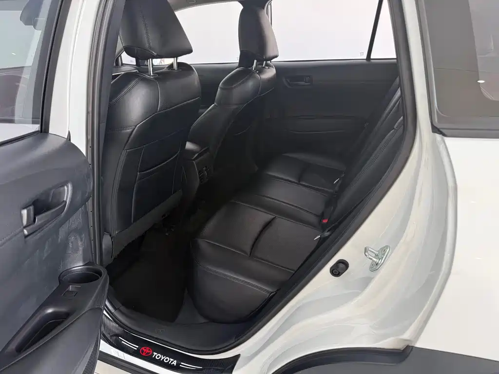 Toyota Corolla Cross 2023 — фото 16