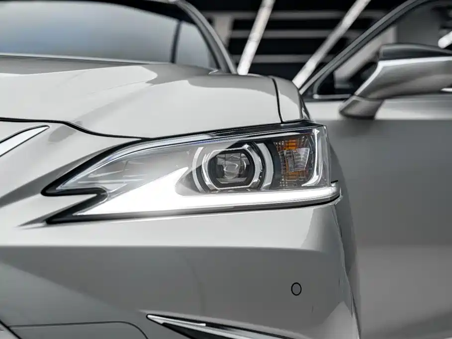 Lexus ES 2023 — фото 37