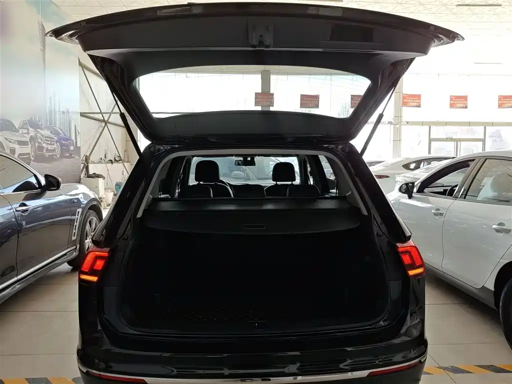 Volkswagen Tiguan L 2021 — фото 19