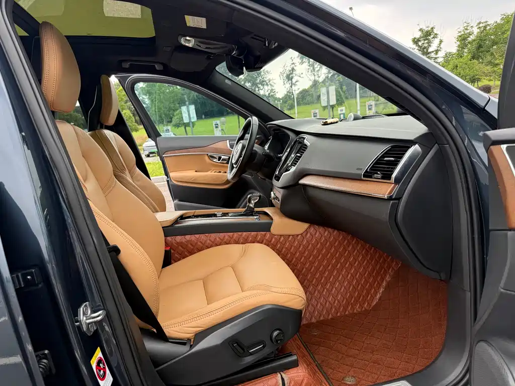 Volvo XC90 2017 — фото 12