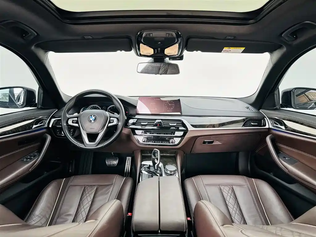BMW 5 Series 2018 — фото 15