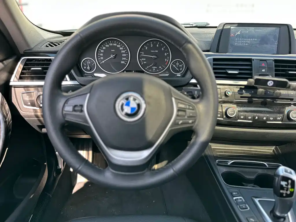 BMW 3 Series 2016 — фото 12