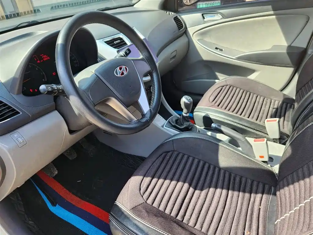 Hyundai Verna 2015 — фото 6