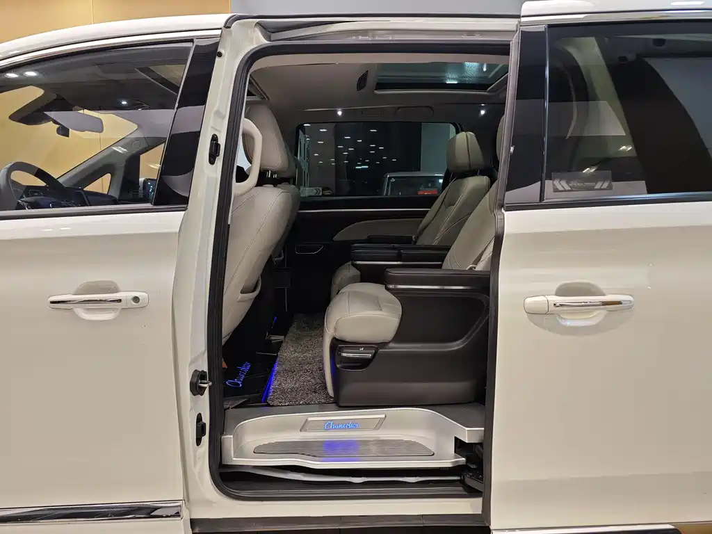 GAC Motor Trumpchi M8 2022 — фото 21