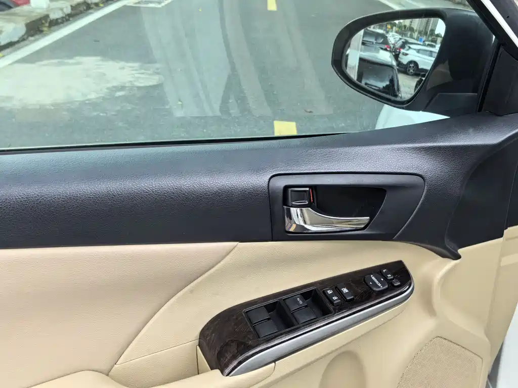 Toyota Camry 2015 — фото 10