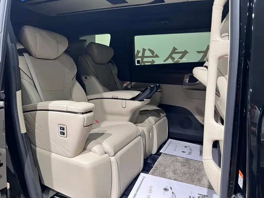 Toyota Alphard 2024 — фото 8