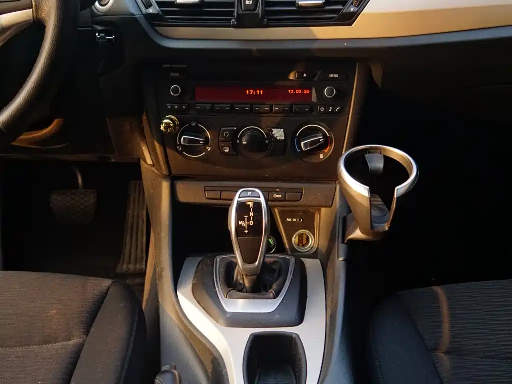BMW X1 2015 — фото 12