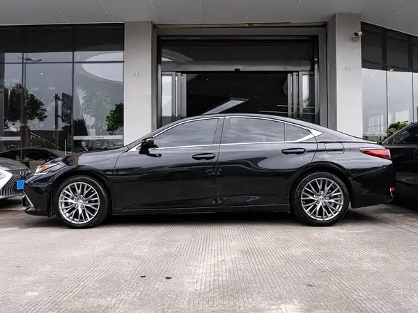 Lexus ES 2019
