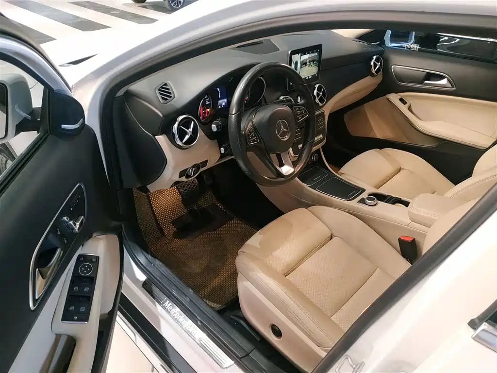 Mercedes-Benz GLA 2018 — фото 16