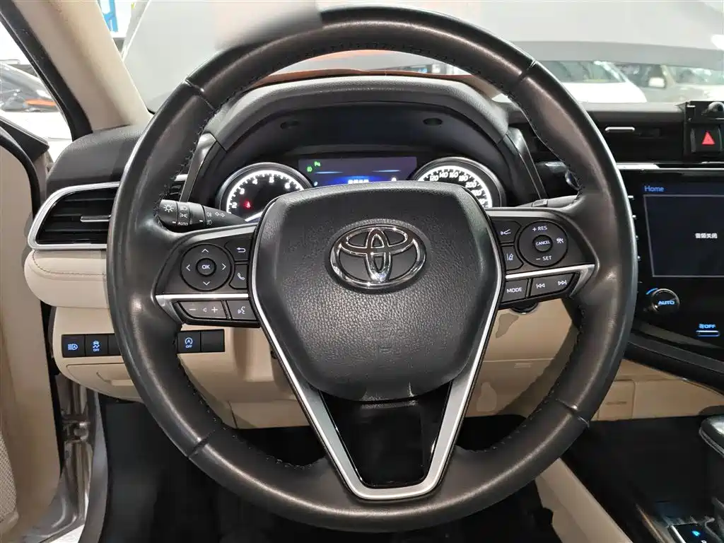 Toyota Camry 2018 — фото 11