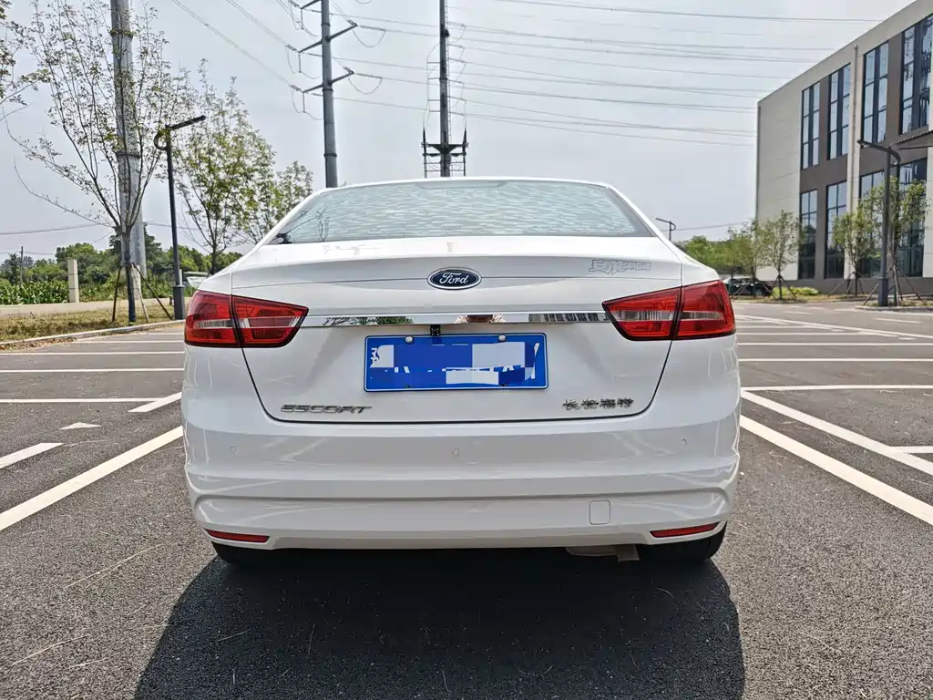 Ford Escort 2015