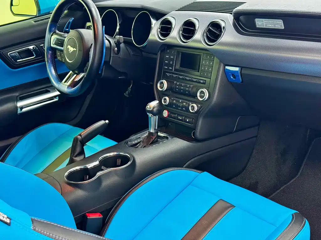 Ford Mustang 2017 — фото 13