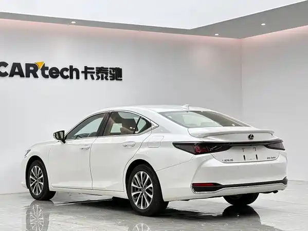 Lexus ES 2025