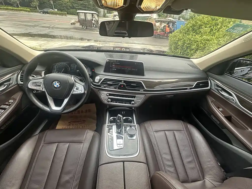 BMW 7 Series 2017 — фото 6