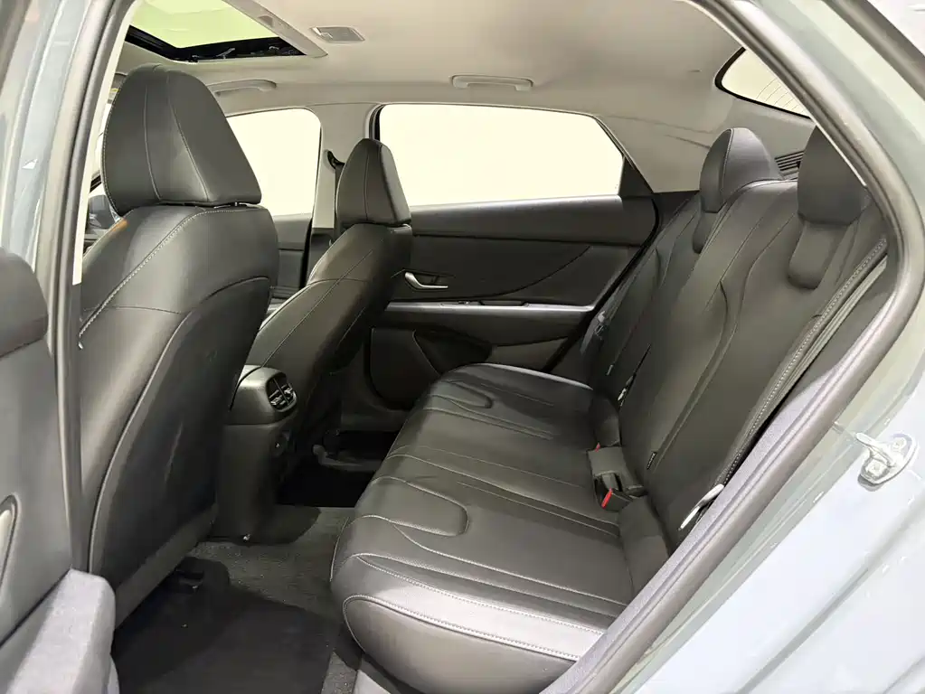 Hyundai Elantra 2023 — фото 13