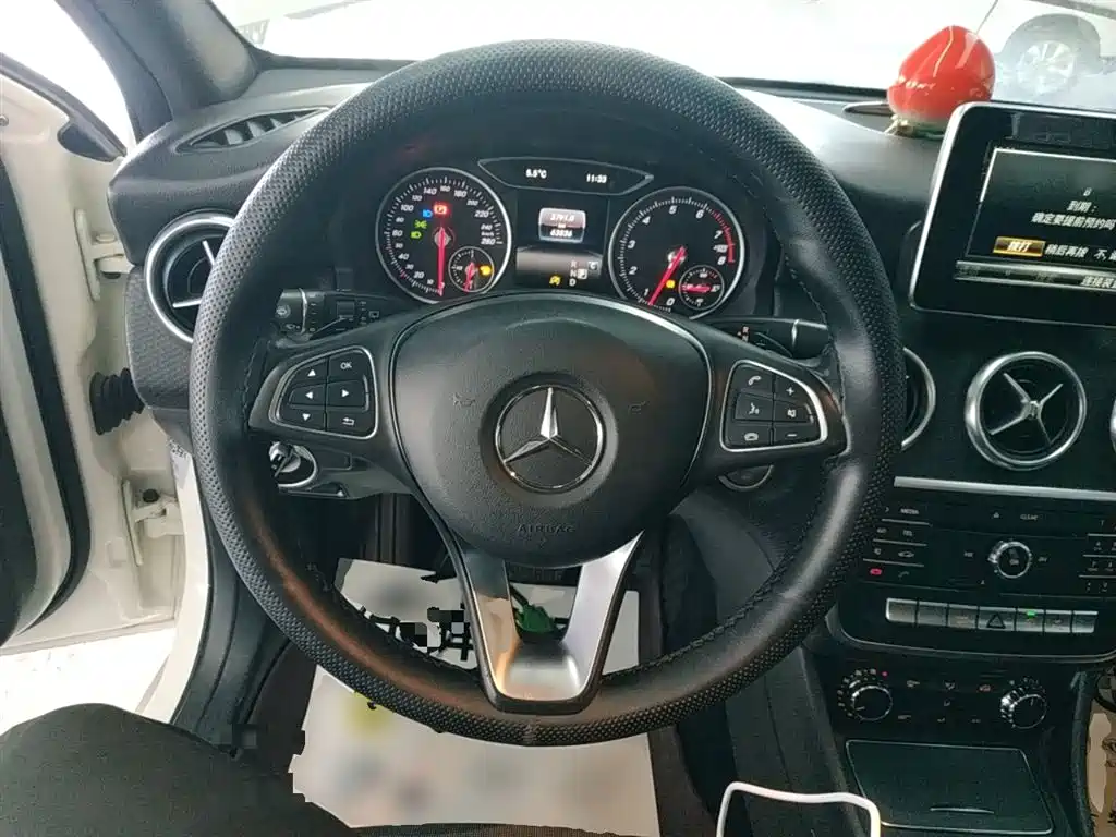 Mercedes-Benz A-Class 2018 — фото 11