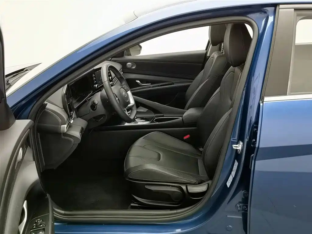 Hyundai Elantra 2023 — фото 10