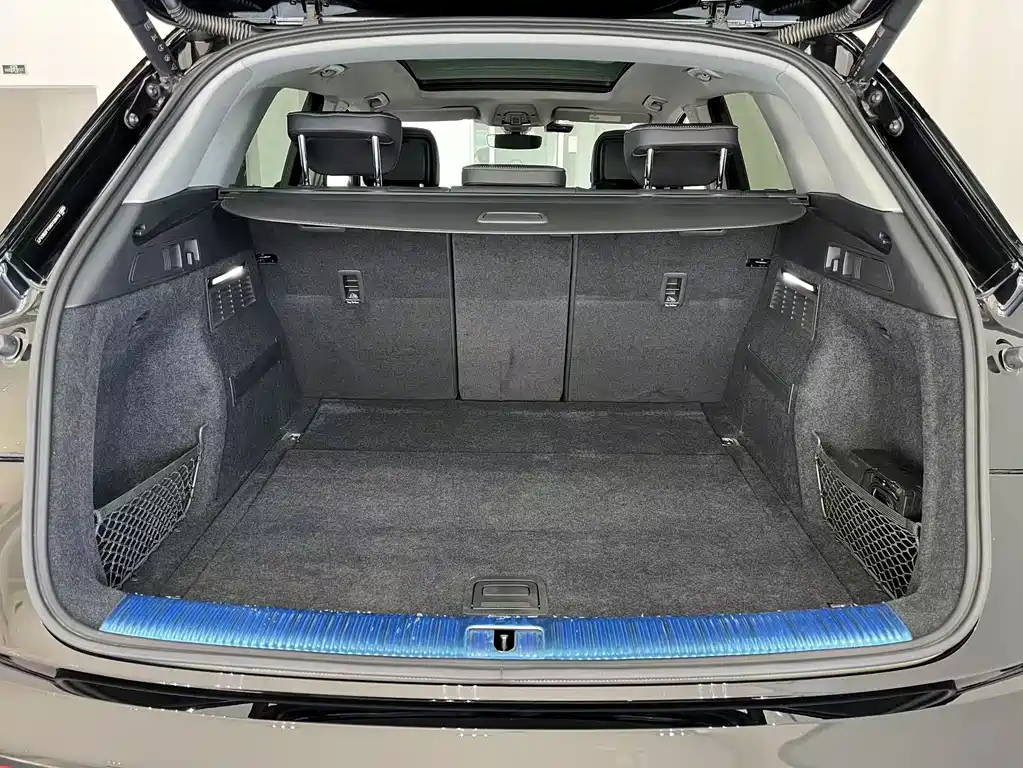 Audi Q5L 2023 — фото 13