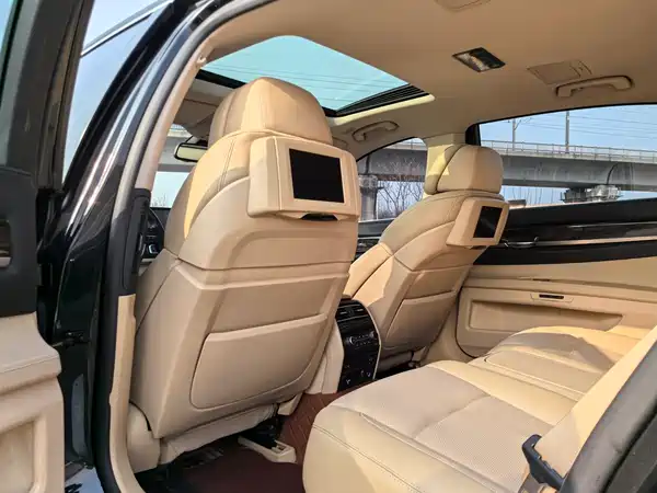 BMW 7 Series 2009
