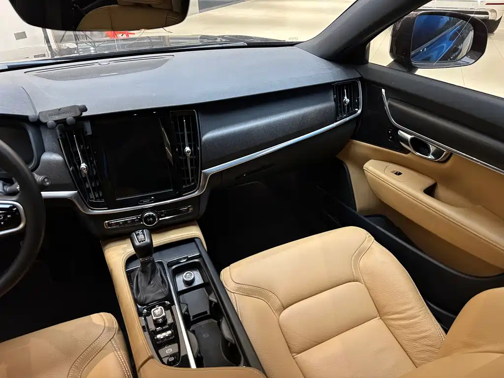 Volvo S90 2019 — фото 10