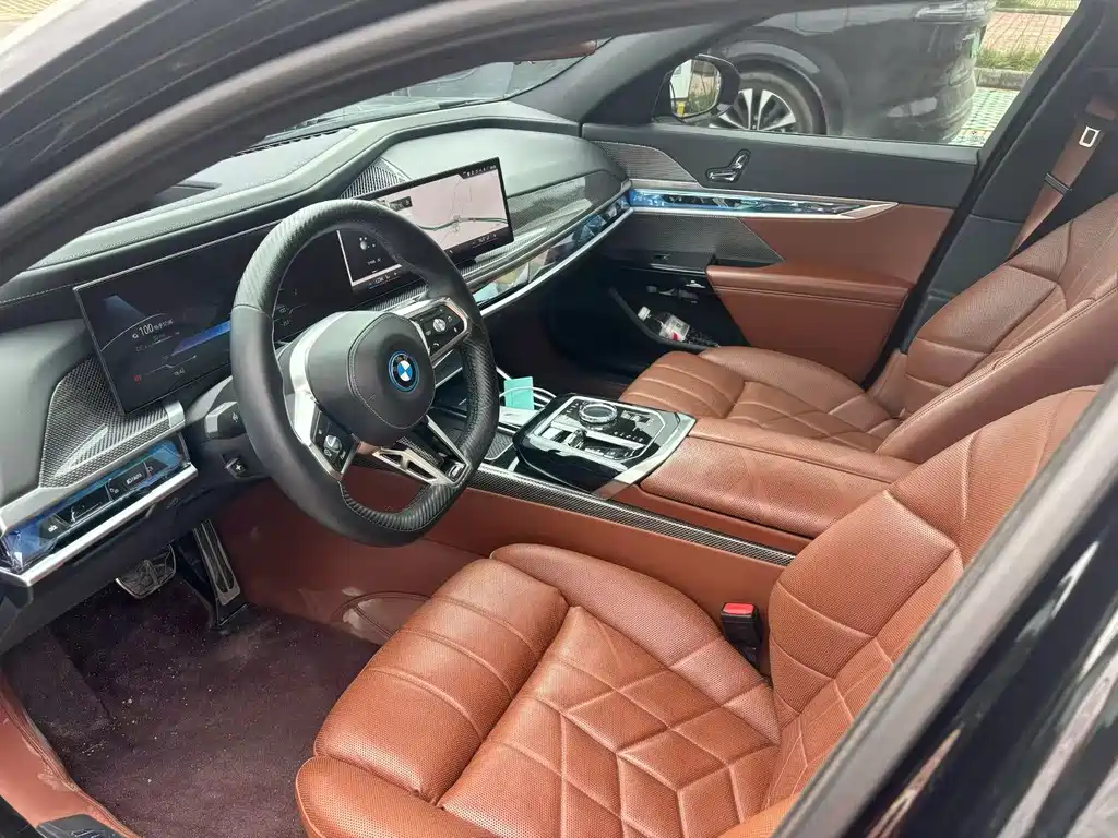 BMW i7 2023 — фото 2