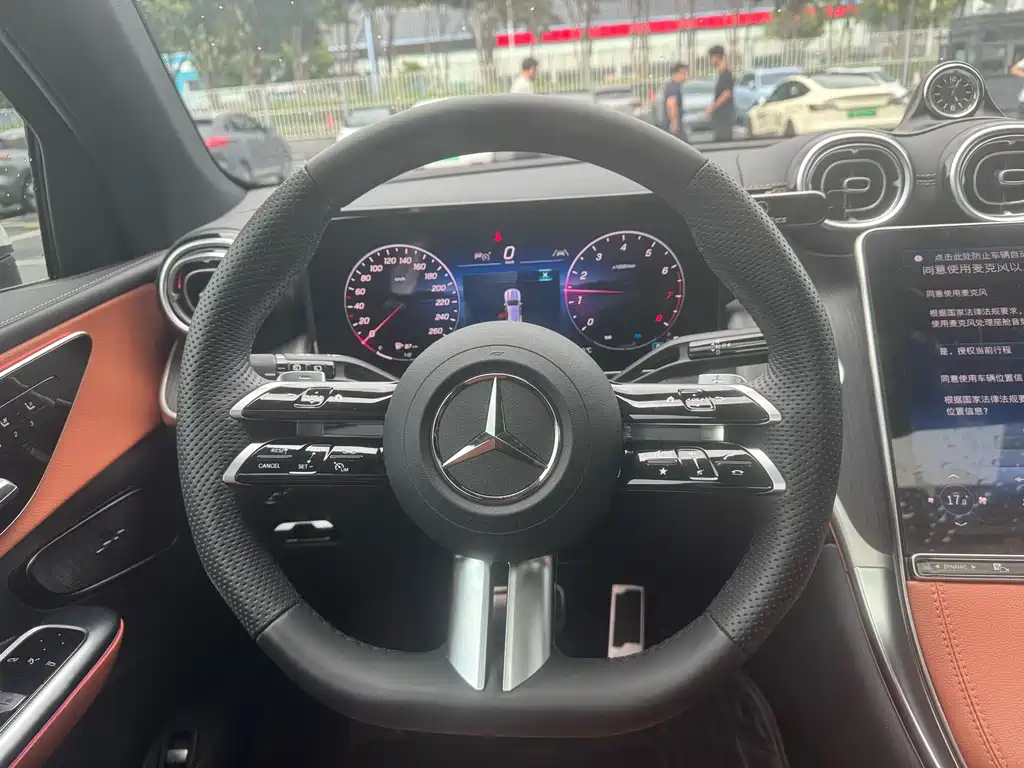 Mercedes-Benz GLC 2025