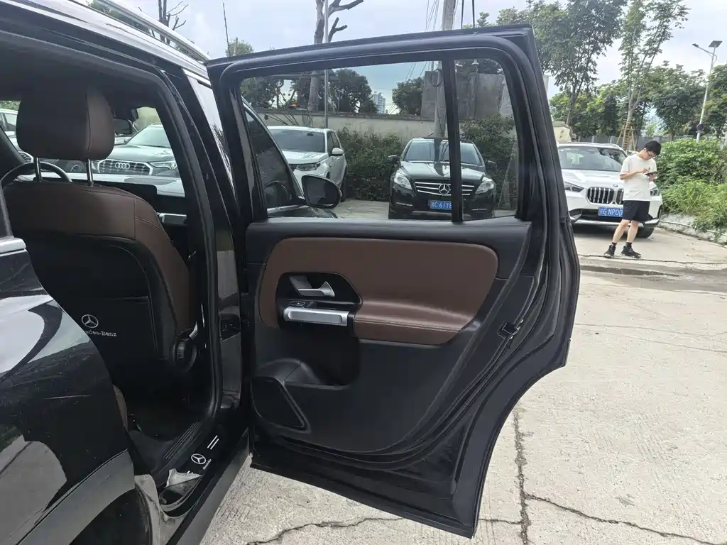 Mercedes-Benz GLB 2023 — фото 12