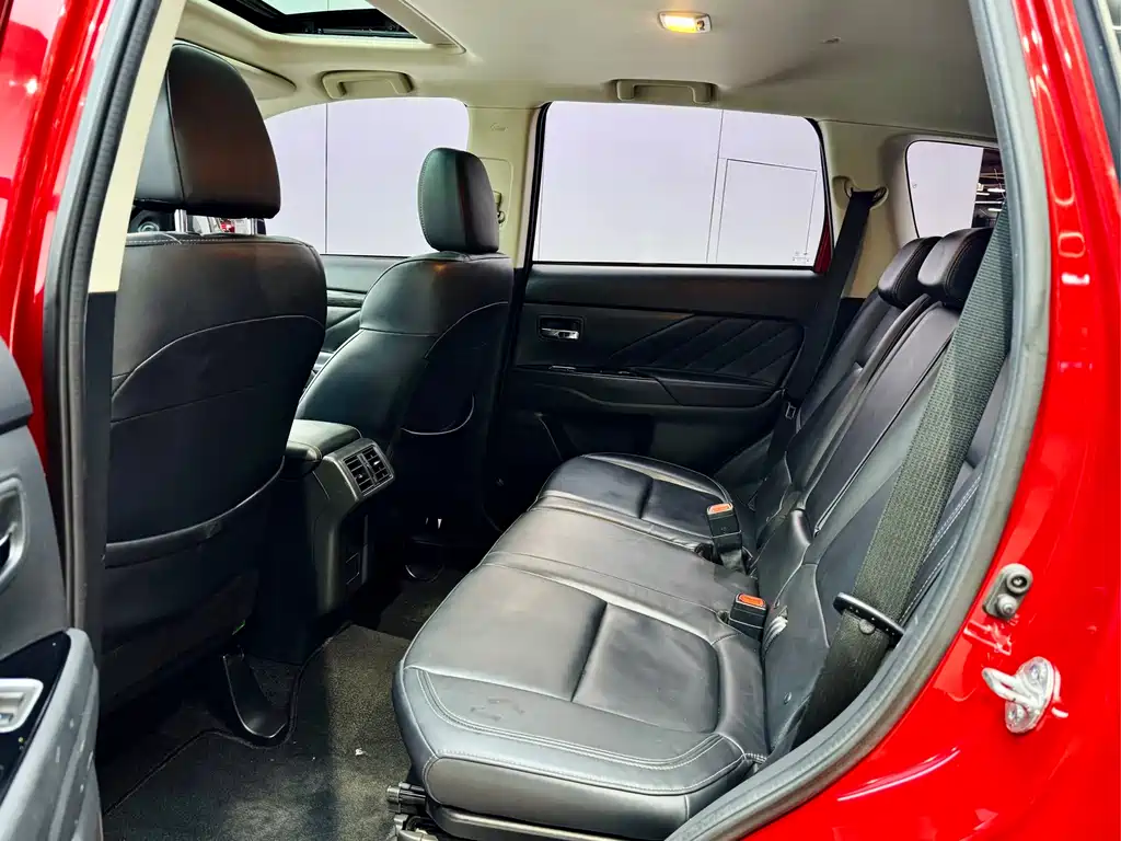 Mitsubishi Outlander 2020 — фото 10