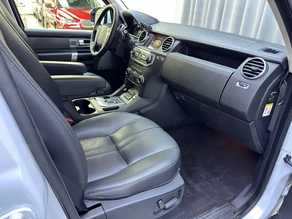 Land Rover Discovery 2015 — фото 14