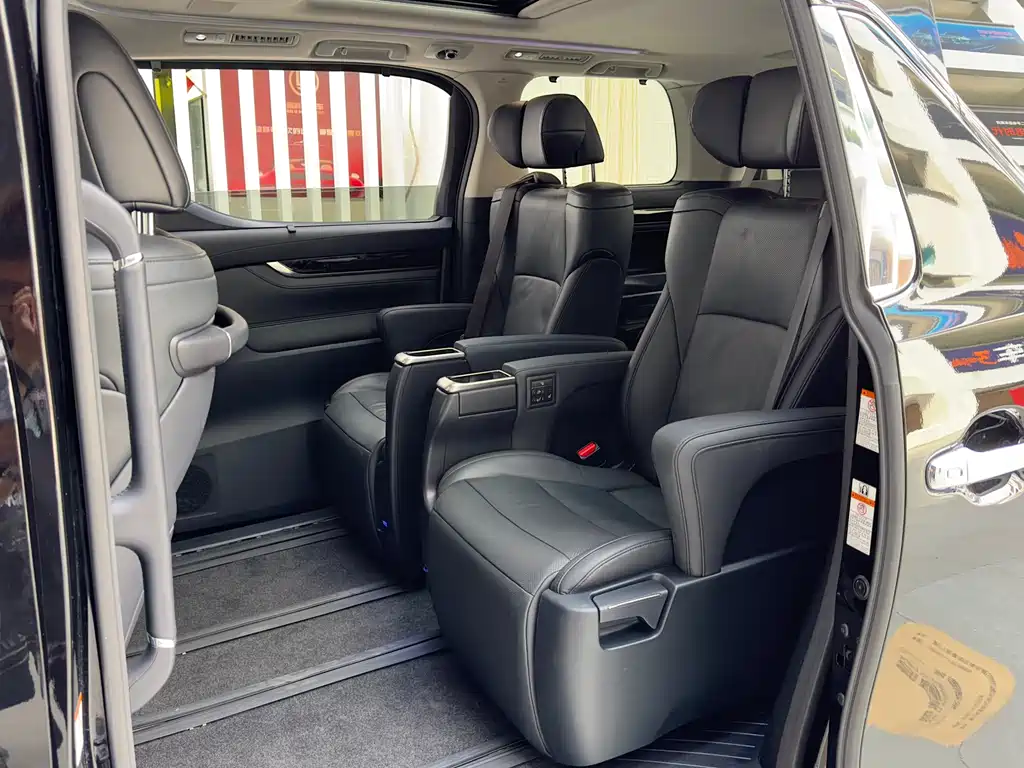 Toyota Vellfire 2022 — фото 12