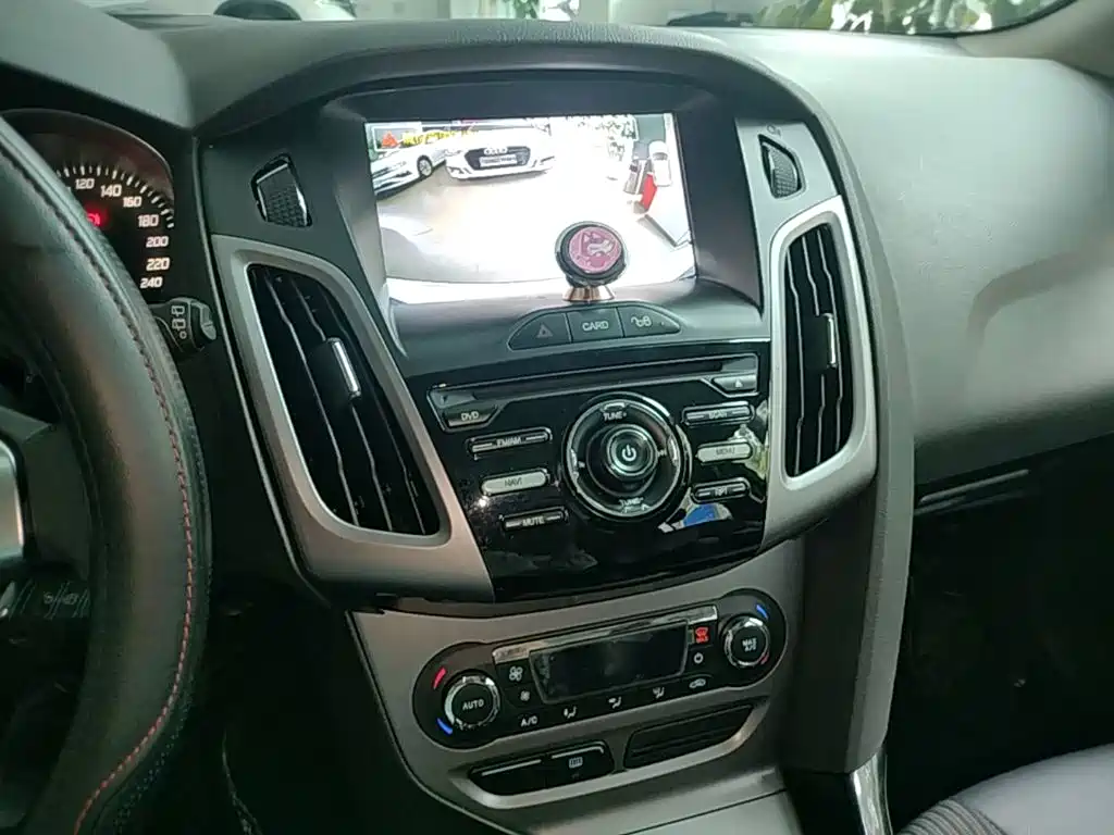 Ford Focus 2015 — фото 13
