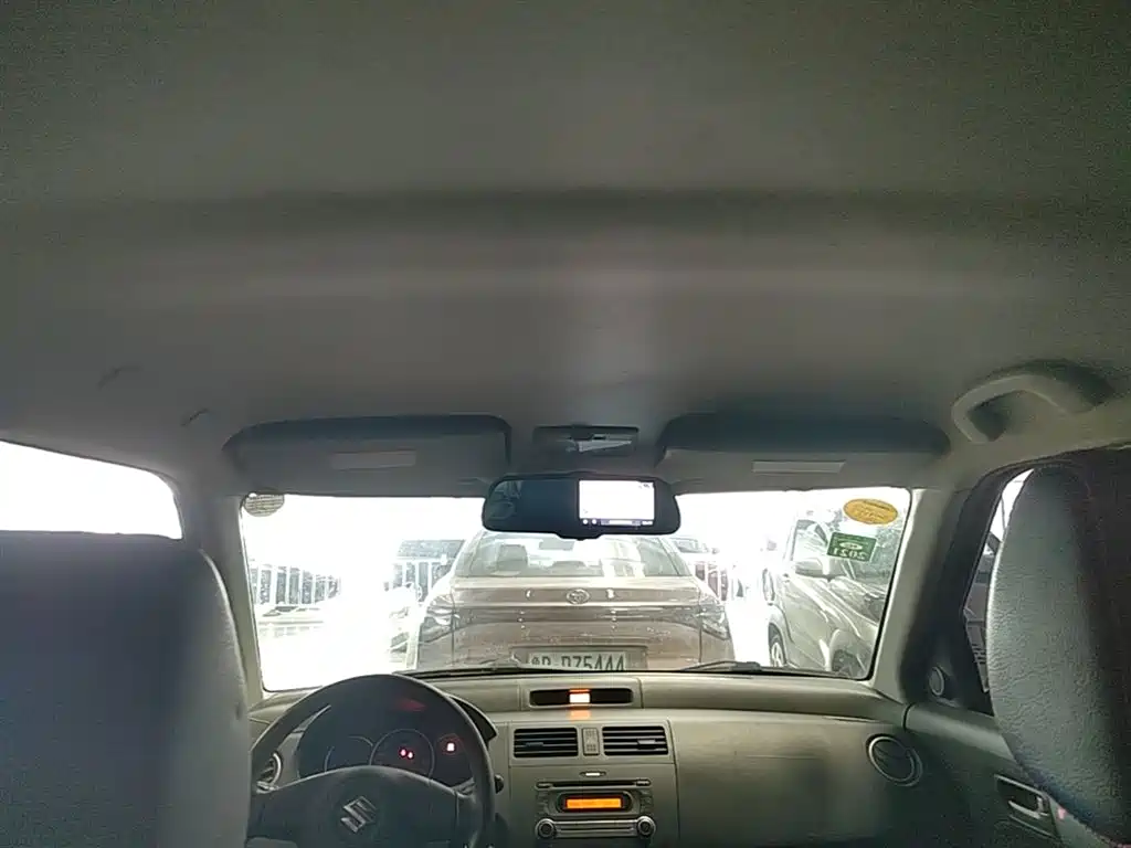 Suzuki Swift 2015 — фото 18