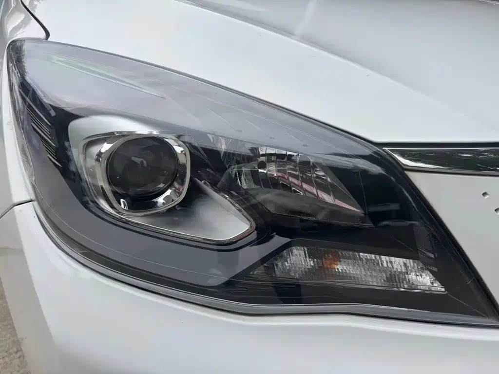 Dongfeng E70 2023