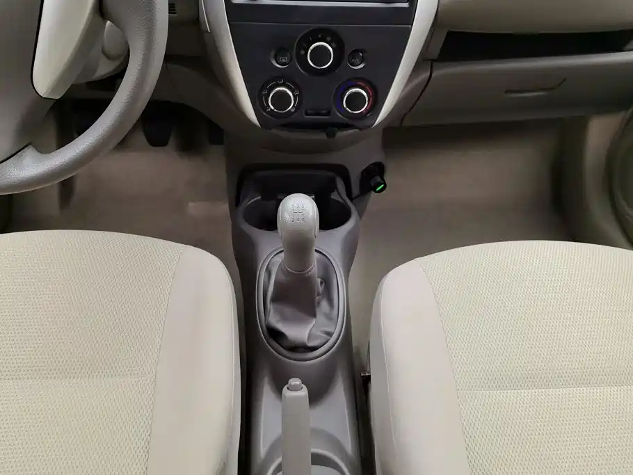 Nissan Sunny 2016 — фото 16