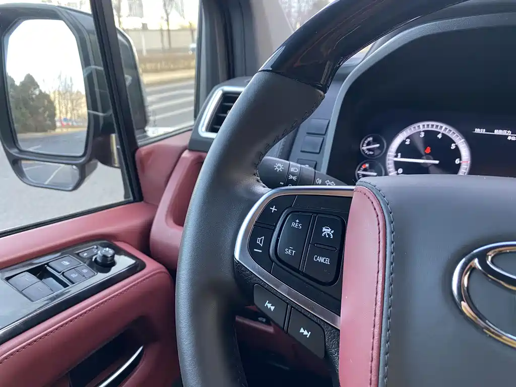 Toyota Hiace 2024 — фото 17