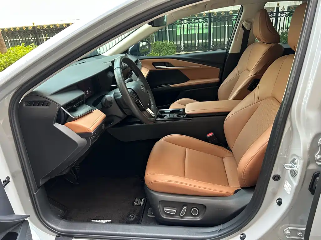 Toyota Camry 2024 — фото 12