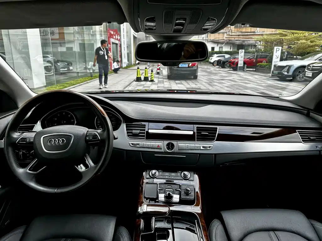 Audi A8 2016 — фото 14