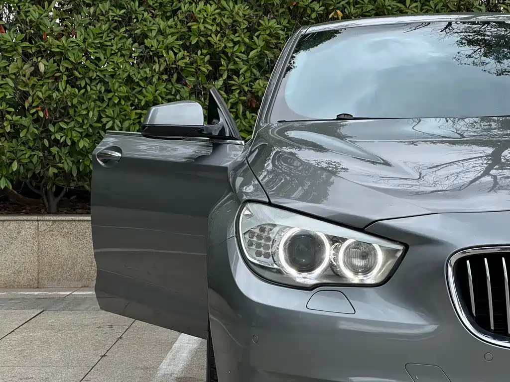 BMW 5 Series GT 2011
