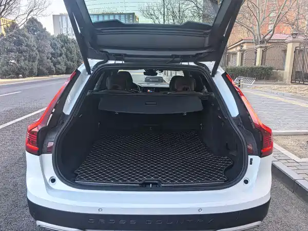 Volvo V90 2023