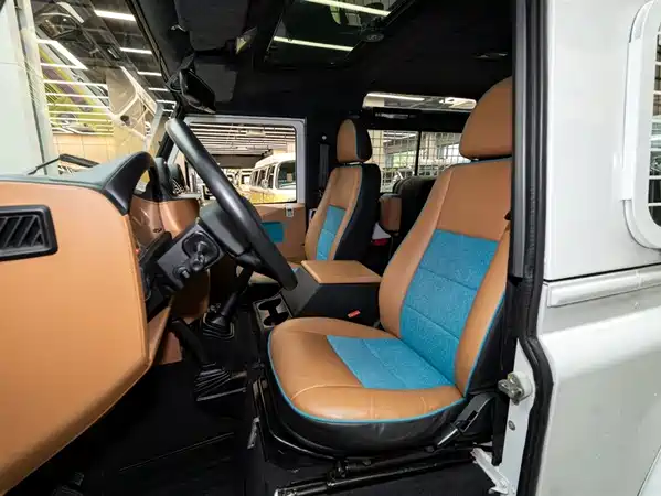 Land Rover Defender 2010