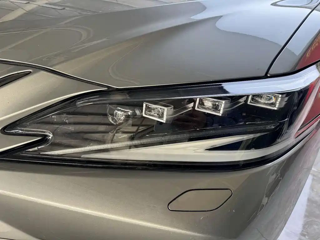 Lexus ES 2021 — фото 11