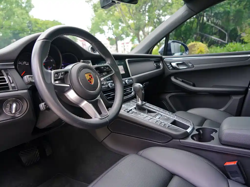 Porsche Macan 2021 — фото 11