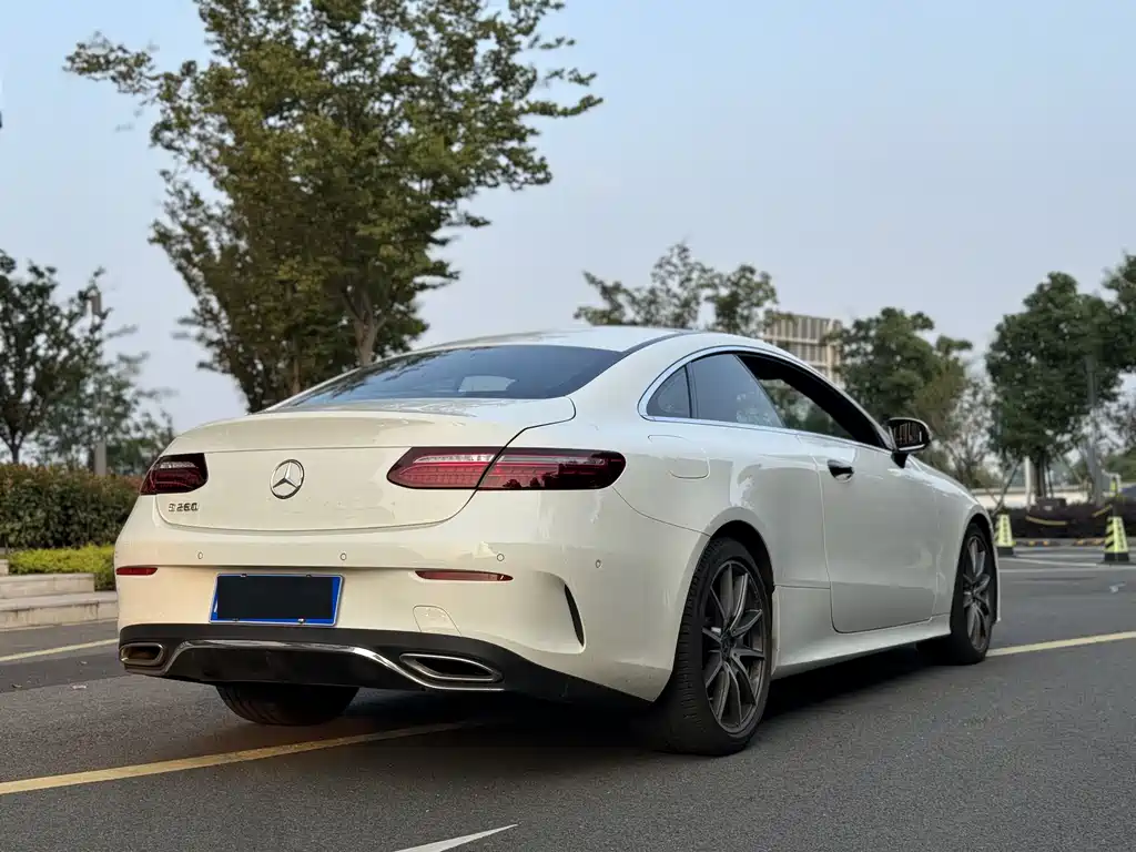 Mercedes-Benz E-Class 2022 — фото 10