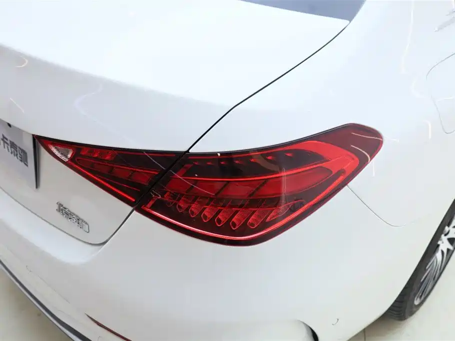 Mercedes-Benz C-Class 2025 — фото 10