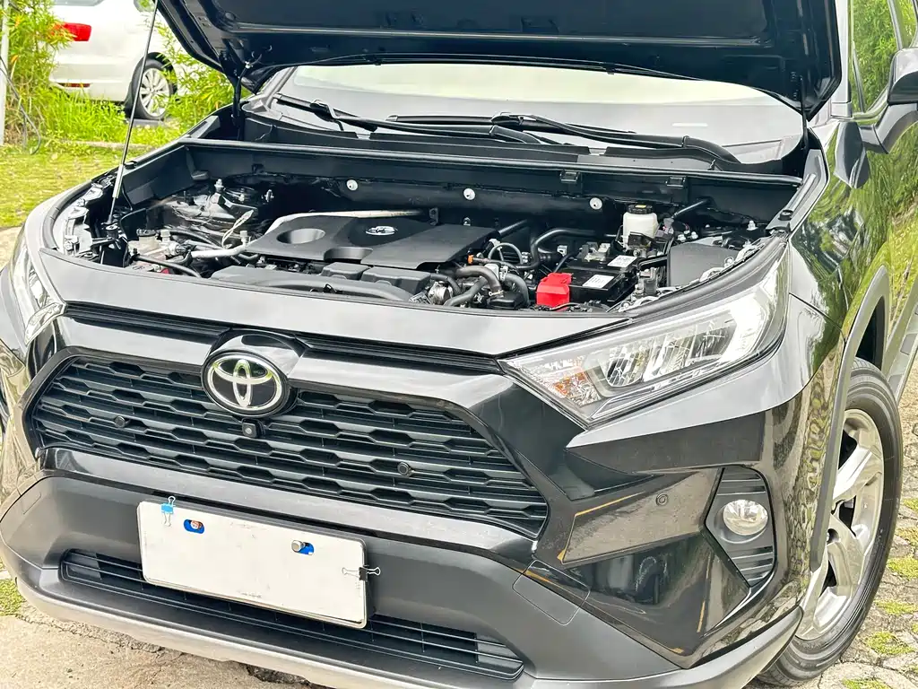 Toyota RAV4 2021 — фото 12