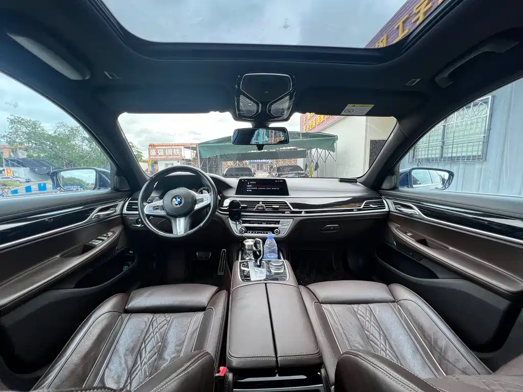 BMW 7 Series 2018 — фото 10