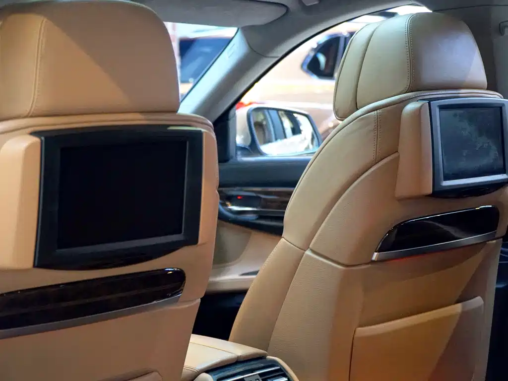 BMW 7 Series 2012 — фото 15