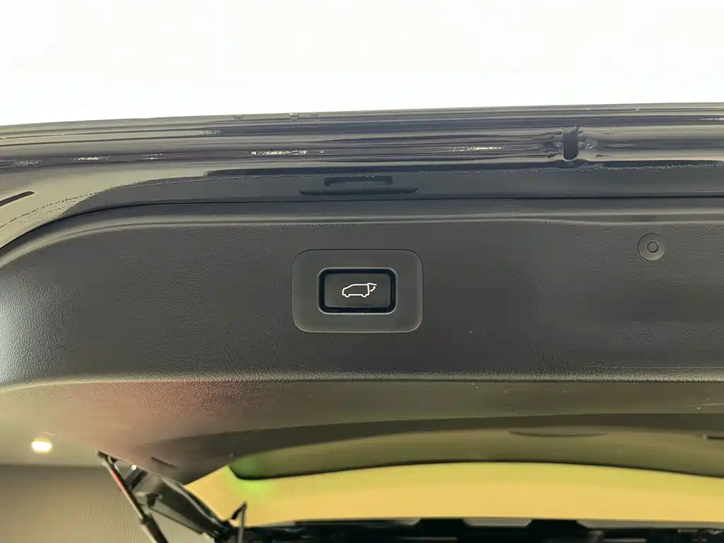 Toyota Alphard 2023 — фото 18