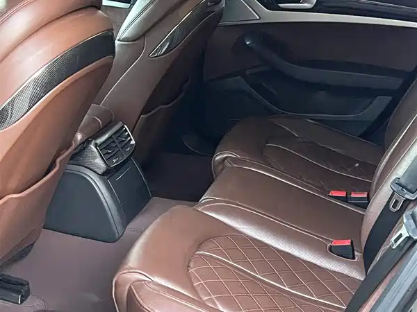 Audi S8 2013