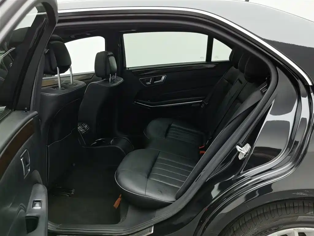 Mercedes-Benz E-Class 2015 — фото 15